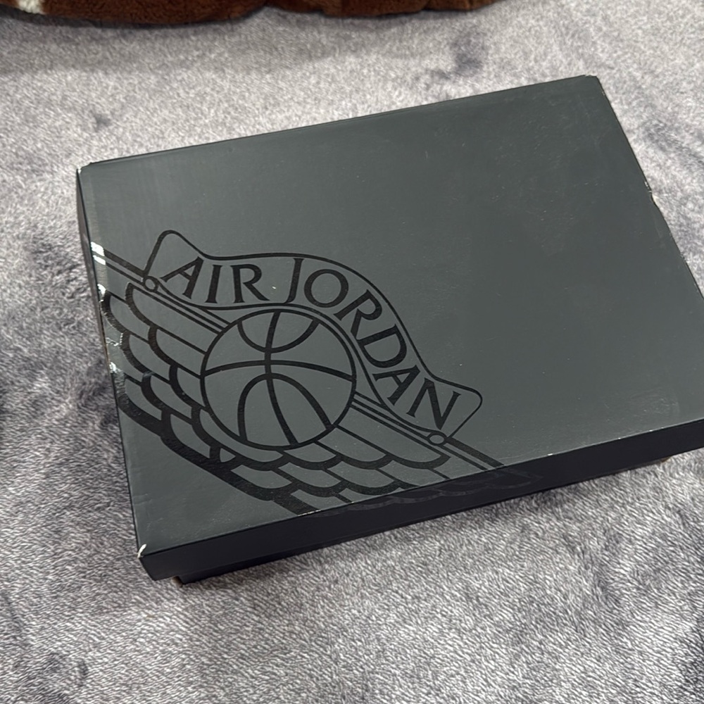 Air Yordan 1 MID SE 
Black And White Elephant